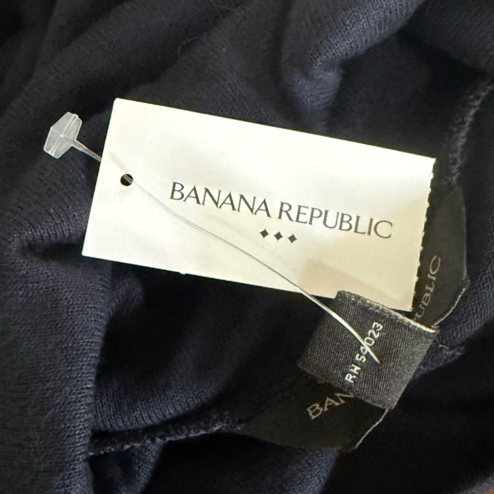 NWT Banana Republic Women’s Navy Blue Knit Turtleneck Top! Medium! NEW! - Picture 6 of 7
